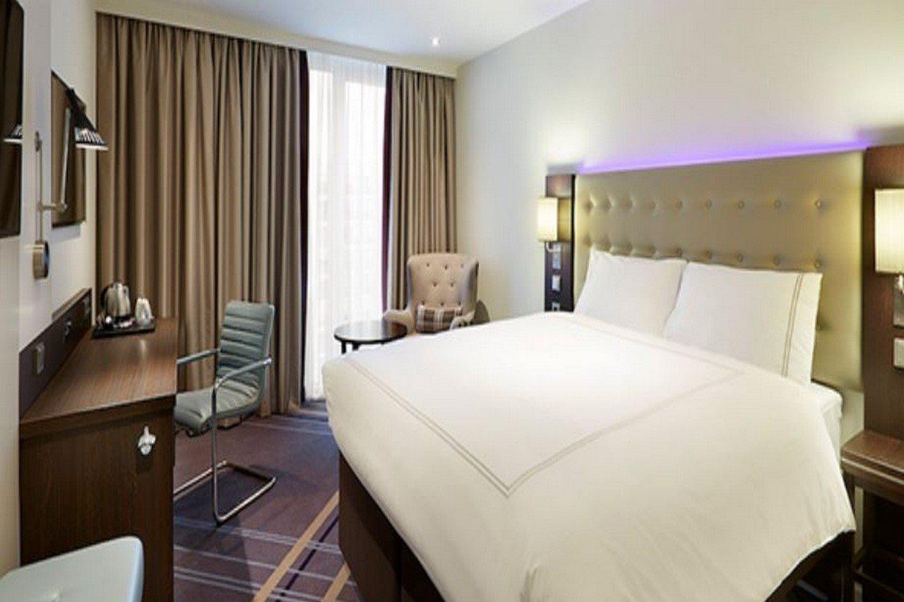 Premier Inn Stuttgart City Europaviertel Exterior foto