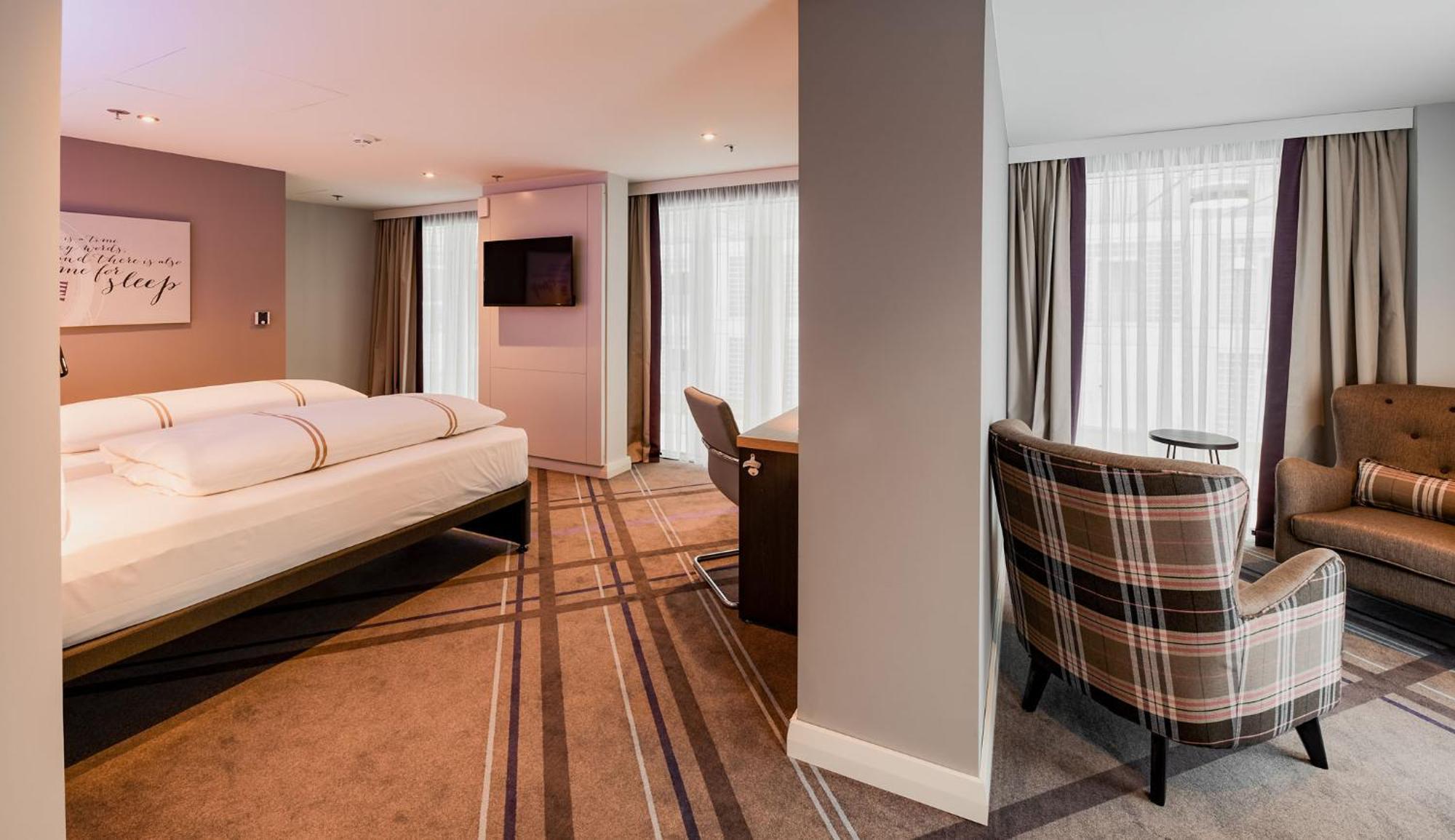 Premier Inn Stuttgart City Europaviertel Exterior foto