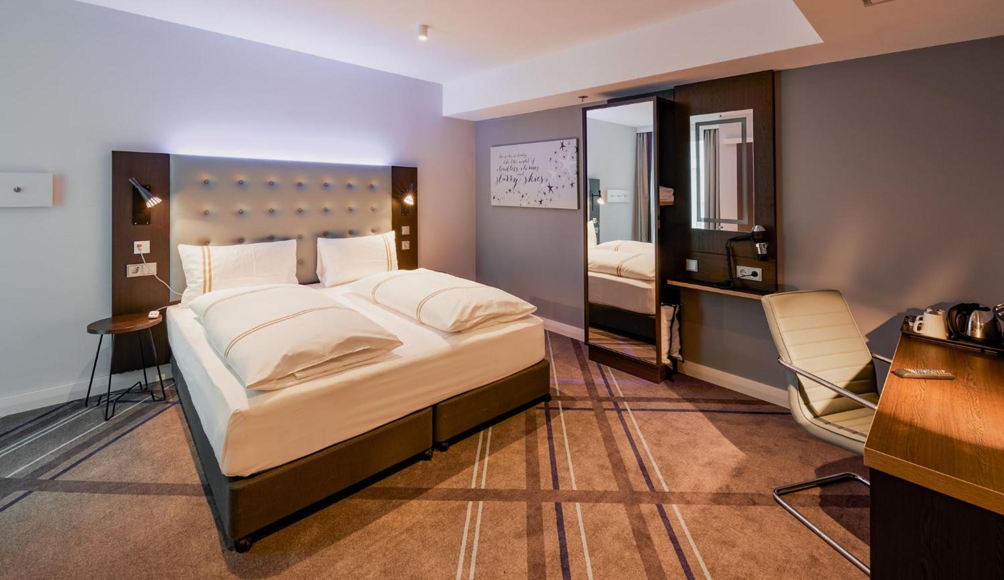 Premier Inn Stuttgart City Europaviertel Exterior foto