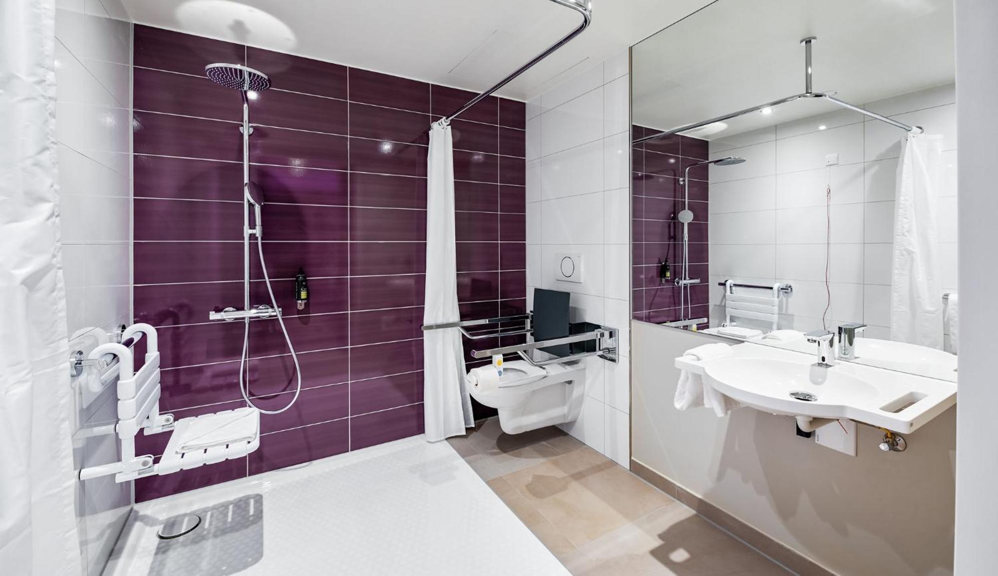 Premier Inn Stuttgart City Europaviertel Exterior foto