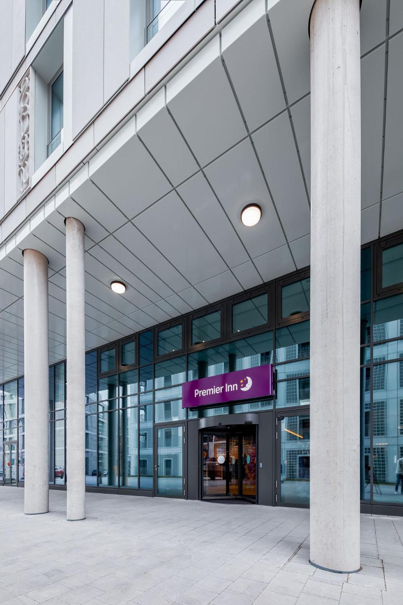 Premier Inn Stuttgart City Europaviertel Exterior foto